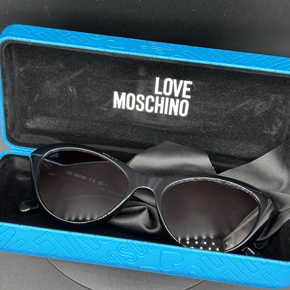 NWOT Moschino Black Sunglasses retail $148 - Picture 3 of 11